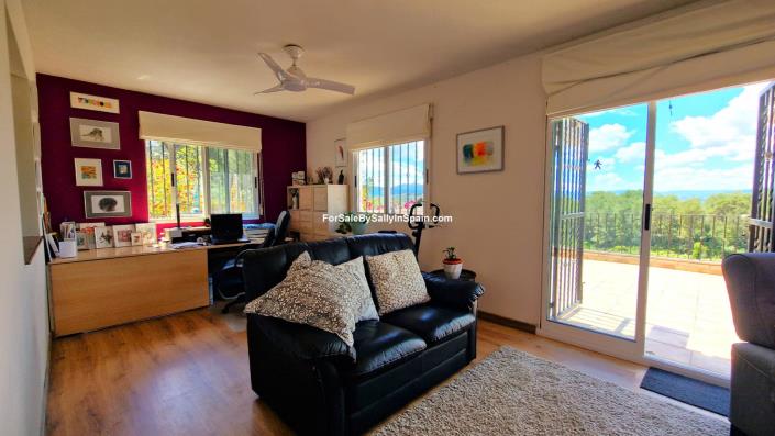 Image No.36-3 Bed Villa for sale