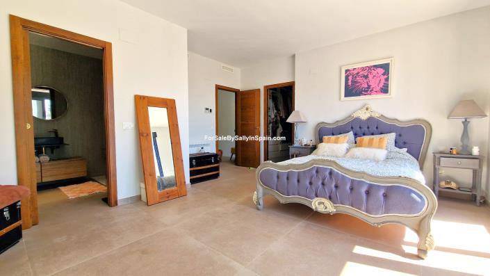 Image No.30-4 Bed Villa for sale