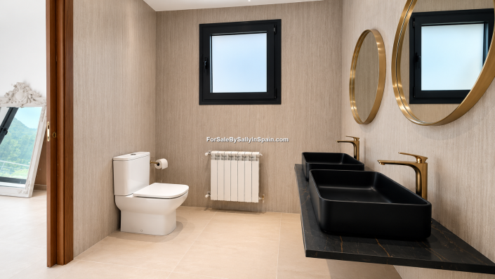 Image No.32-4 Bed Villa for sale