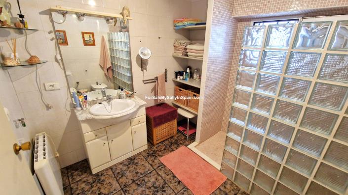 Image No.23-Villa de 4 chambres à vendre à Alzira