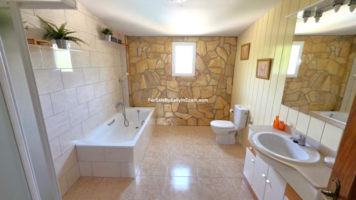 Image No.34-6 Bed Villa for sale