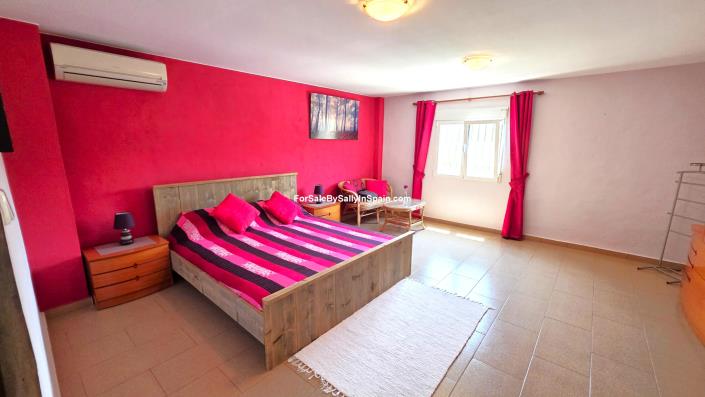 Image No.40-6 Bed Villa for sale