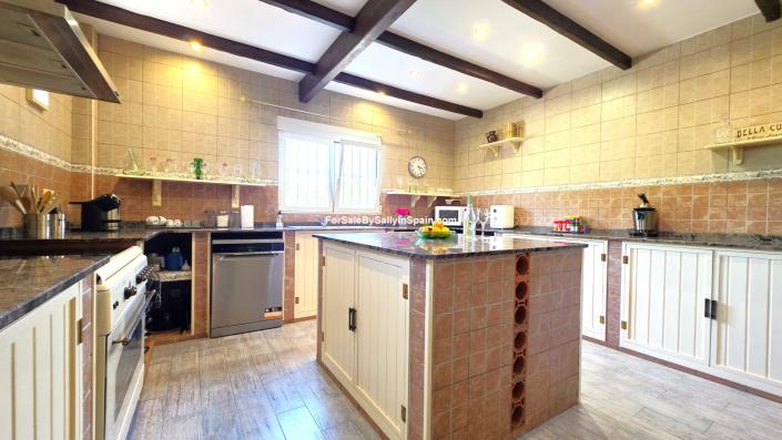 Image No.28-6 Bed Villa for sale