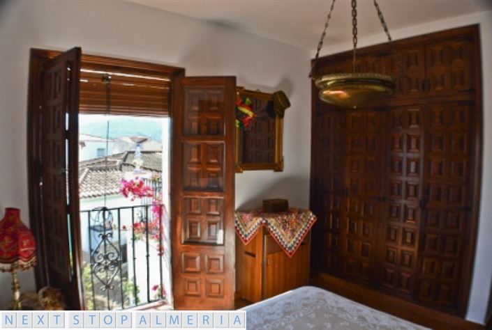 Image No.23-3 Bed Property for sale