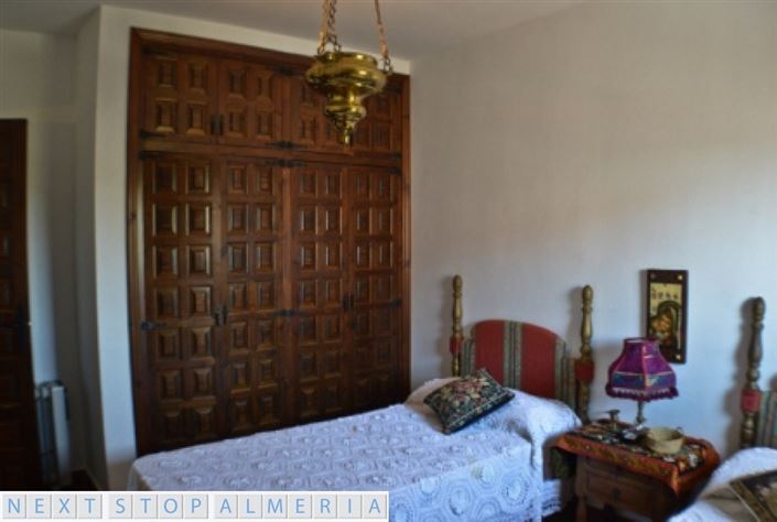 Image No.28-3 Bed Property for sale