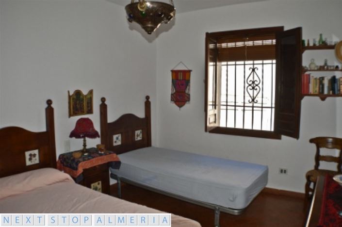 Image No.30-3 Bed Property for sale