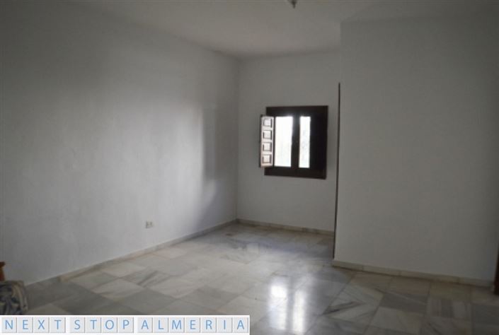 Image No.40-3 Bed Property for sale