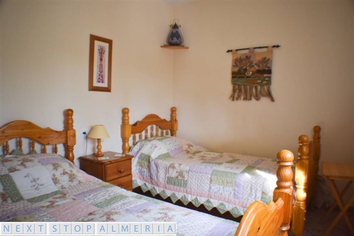 Image No.40-3 Bed Property for sale