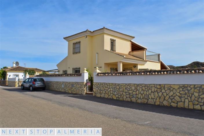 Image No.54-3 Bed Property for sale