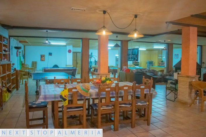 Image No.100-4 Bed Property for sale