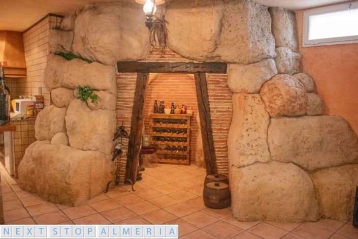 Image No.101-4 Bed Property for sale