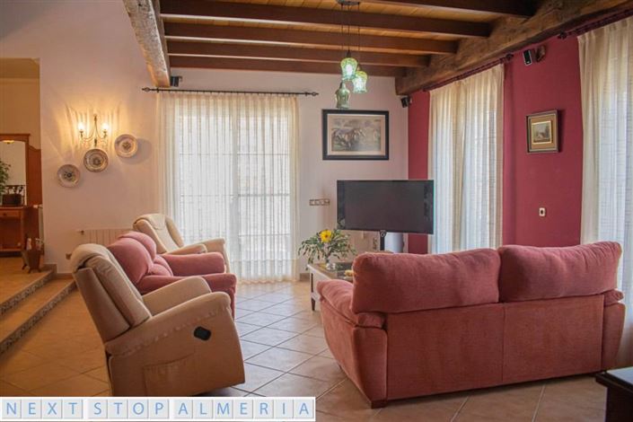 Image No.16-4 Bed Property for sale