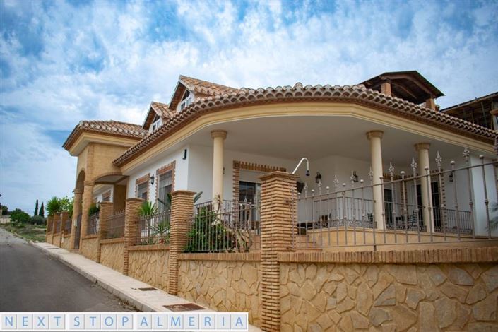 Image No.3-4 Bed Property for sale