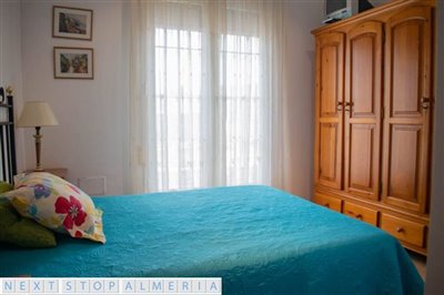 Guest bedroom with en suite bathroom