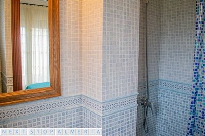En suite to guest bedroom