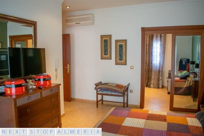 Image No.50-4 Bed Property for sale