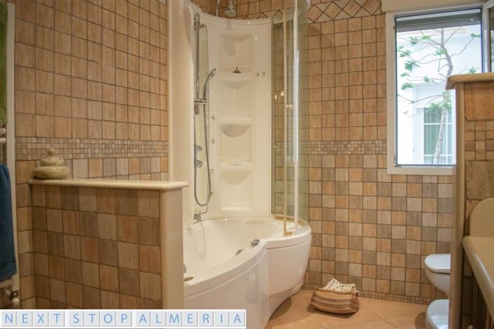 Image No.56-4 Bed Property for sale