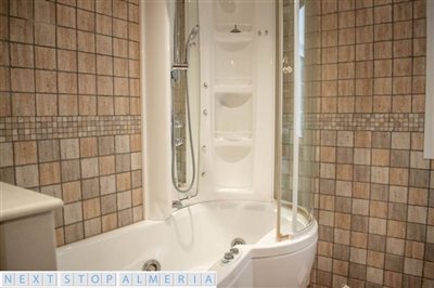 En suite to master bedroom