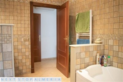 En suite to master bedroom