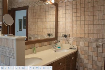 En suite to master bedroom