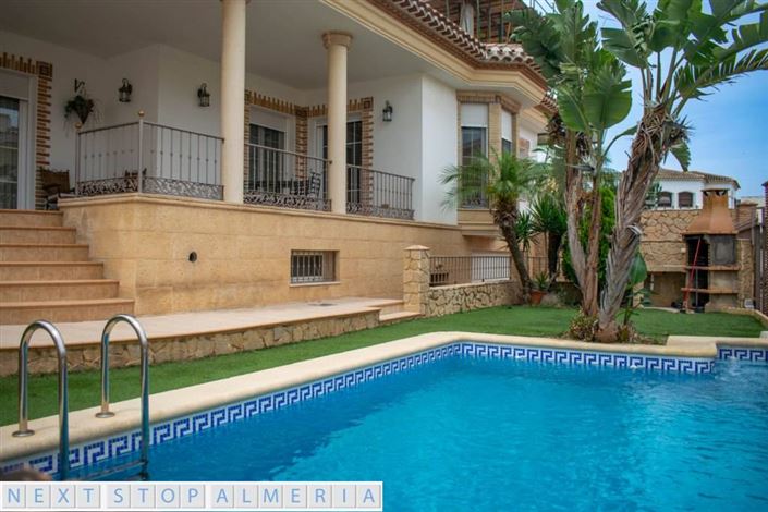 Image No.6-4 Bed Property for sale