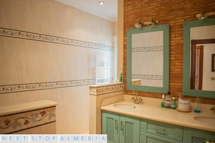 Image No.64-4 Bed Property for sale