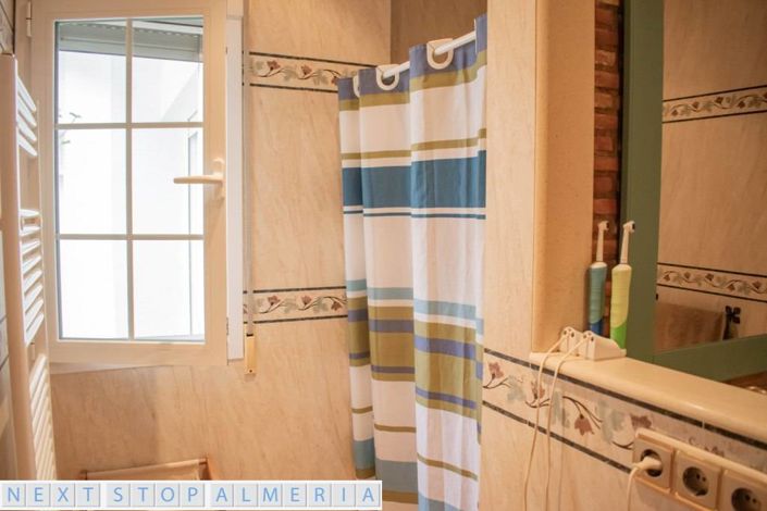 Image No.66-4 Bed Property for sale