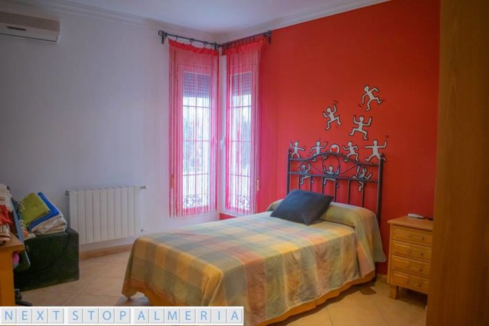 Image No.68-4 Bed Property for sale