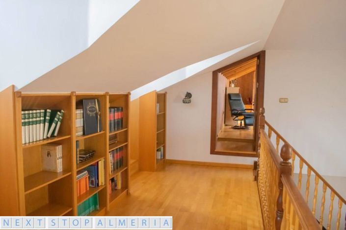 Image No.77-4 Bed Property for sale