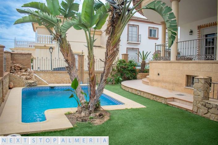 Image No.8-4 Bed Property for sale