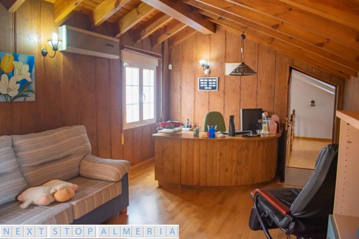 Image No.80-4 Bed Property for sale