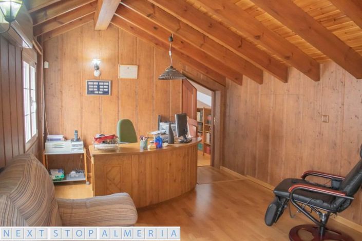 Image No.81-4 Bed Property for sale