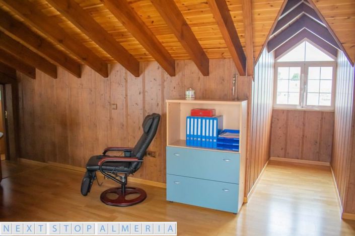 Image No.82-4 Bed Property for sale