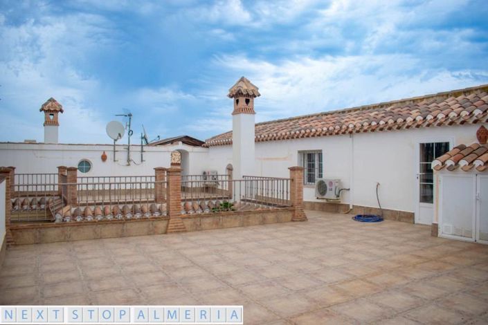 Image No.84-4 Bed Property for sale