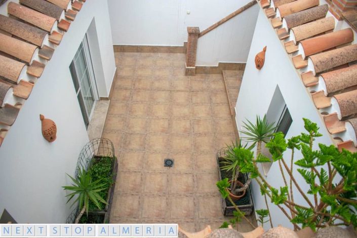 Image No.85-4 Bed Property for sale