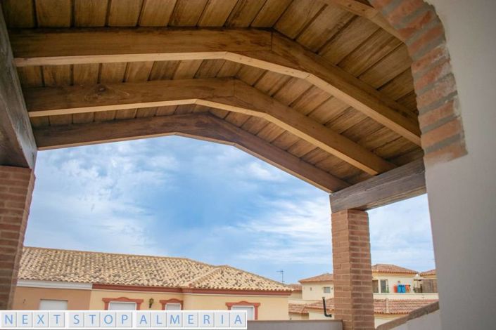 Image No.89-4 Bed Property for sale