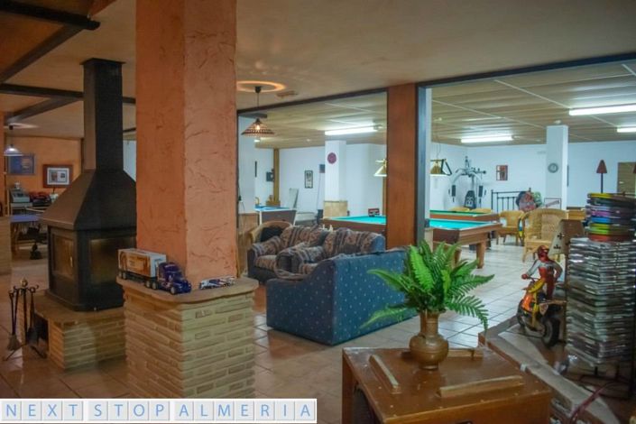 Image No.93-4 Bed Property for sale