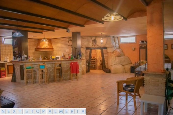 Image No.94-4 Bed Property for sale