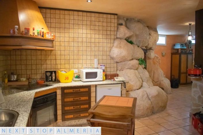 Image No.97-4 Bed Property for sale