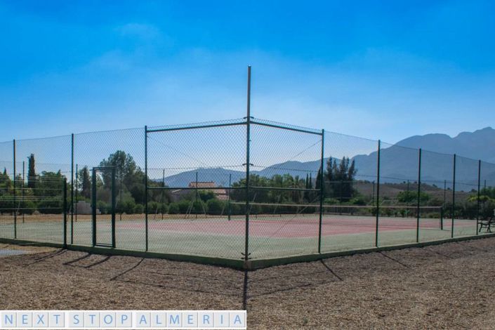 Image No.100-7 Bed Property for sale