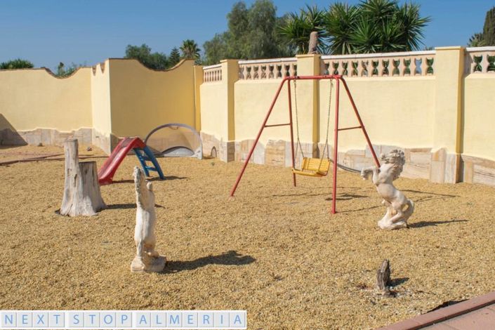 Image No.102-7 Bed Property for sale