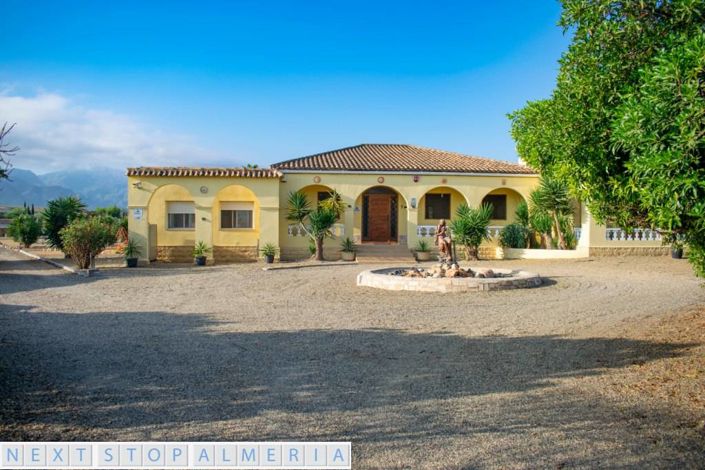 Image No.118-7 Bed Property for sale