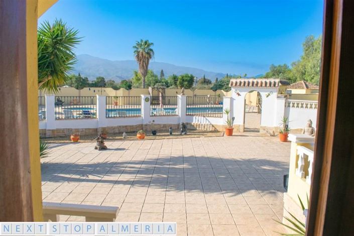 Image No.17-7 Bed Property for sale