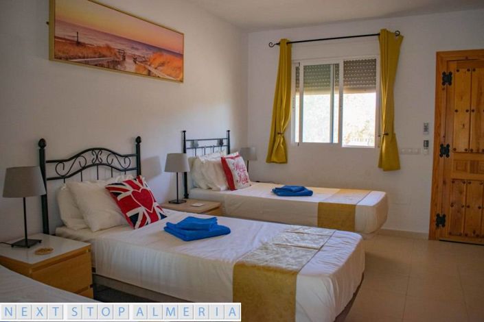 Image No.67-7 Bed Property for sale