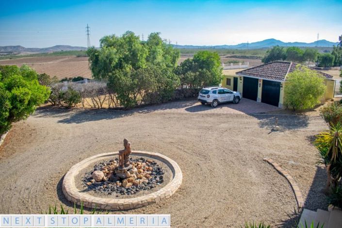 Image No.98-7 Bed Property for sale