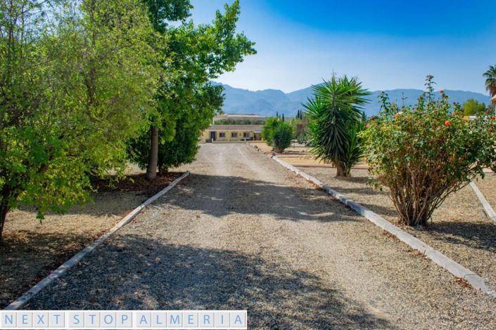 Image No.99-7 Bed Property for sale