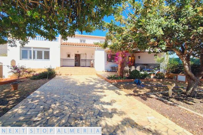 Image No.1-4 Bed Property for sale