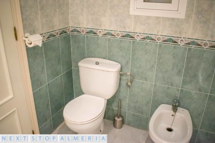 Image No.40-3 Bed Property for sale