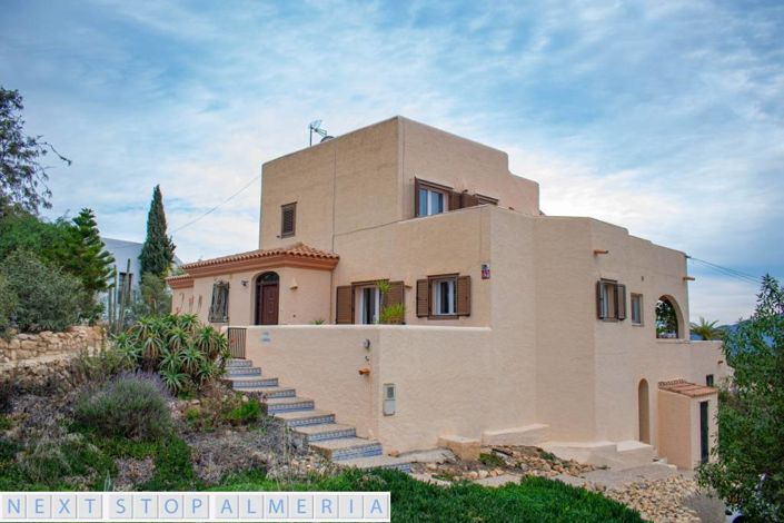 Image No.108-4 Bed Property for sale