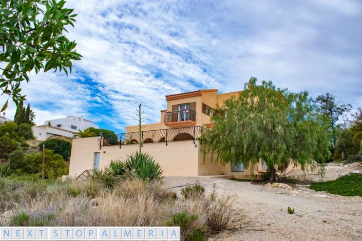 Image No.112-4 Bed Property for sale